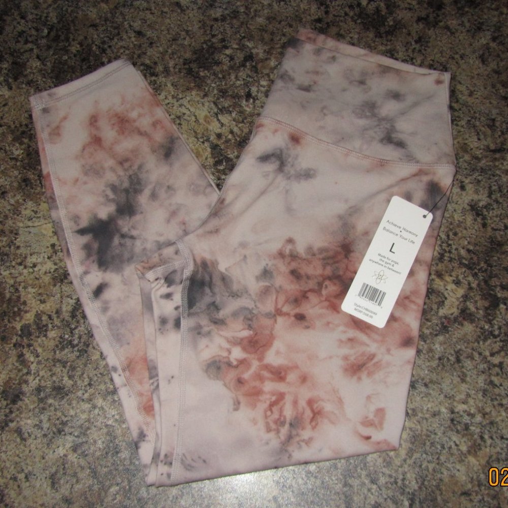 Tie-Dye High-Rise Capris in Blush & Charcoal
